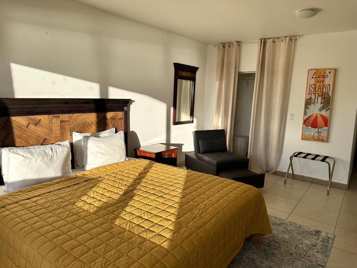 Maho Beach House - Studio - Beach Access Kültér fotó
