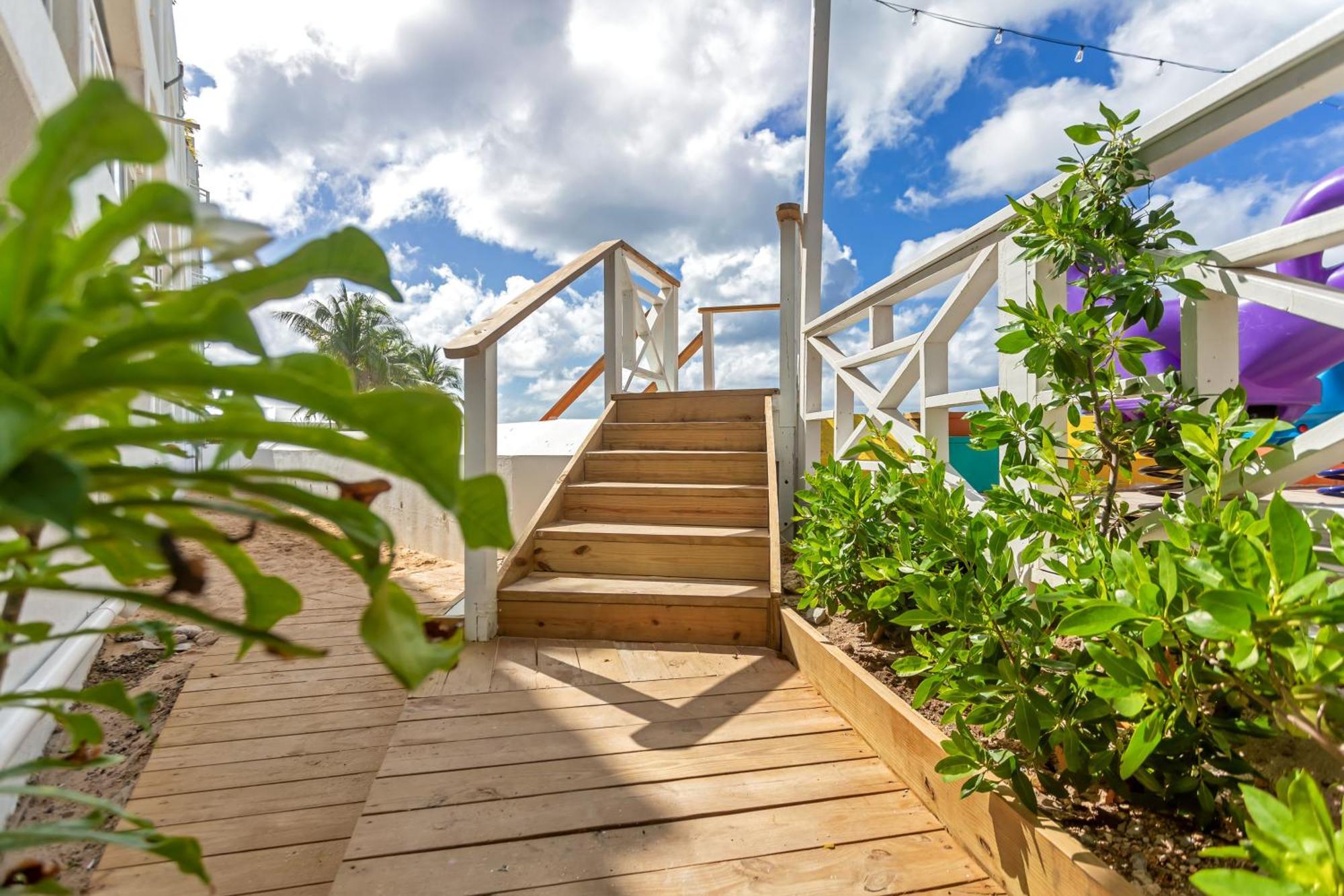 Maho Beach House - Studio - Beach Access Kültér fotó